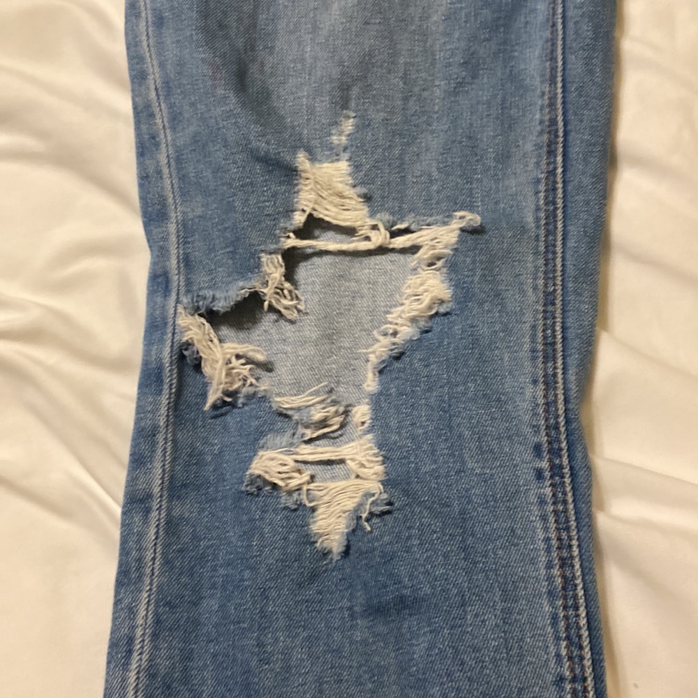 American Eagle Mom Jean Sz 2 Long worn, ripped, distressed cool jeans, light - Picture 8 of 13